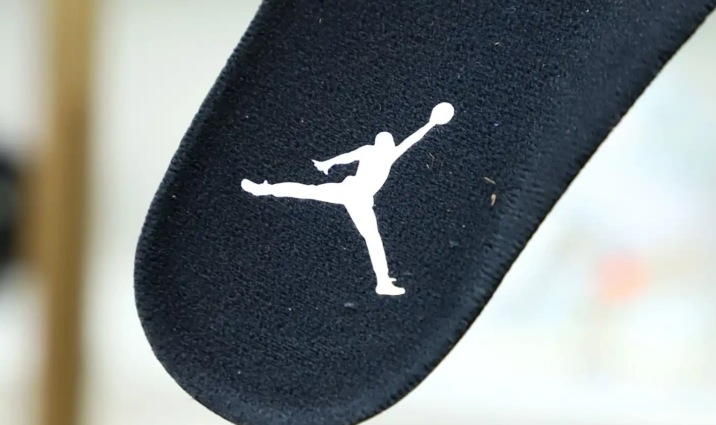 JORDAN MILITARY AIR BLACK 4 0407